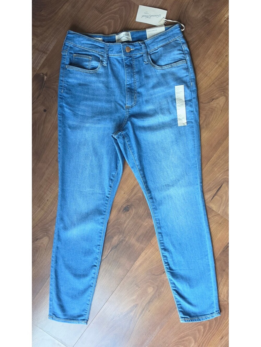 NWT Universal Thread High-Rise Skinny Jeans Super Stretch Medium Wash, 288